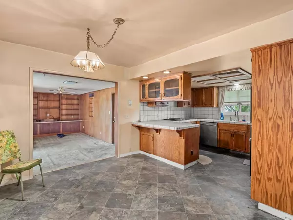 3465 E Lansing WAY, Fresno, CA 93726