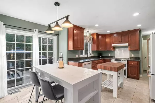 6 Linda Way, Bellingham, MA 02019