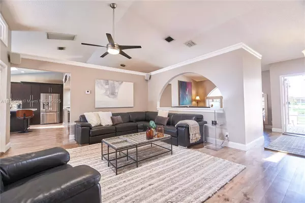 8822 NW 45th St, Coral Springs, FL 33065