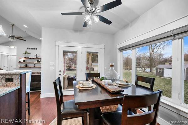 30 CASTLEWOOD Drive, Howell, MI 48855