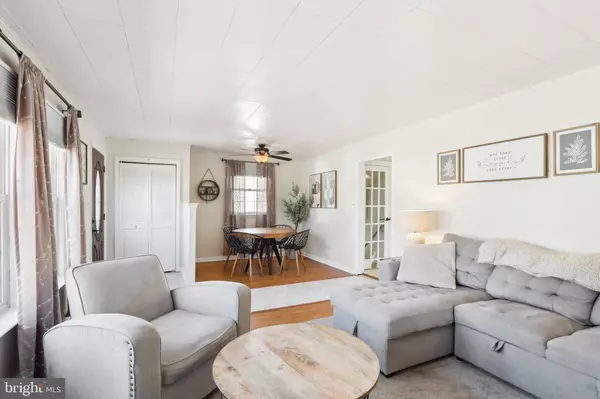 328 WALNUT AVE, Gloucester City, NJ 08030