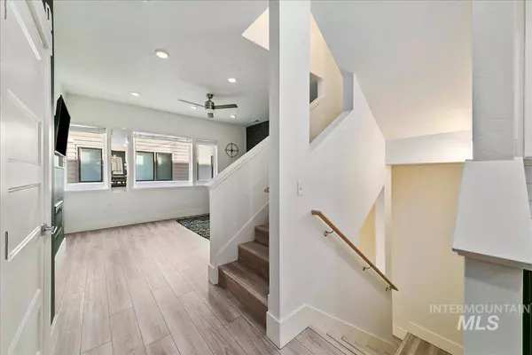 2767 W Stewart Ave, Boise, ID 83702