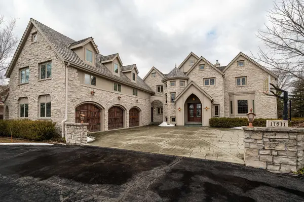 11611 N Canterbury, Mequon, WI 53092