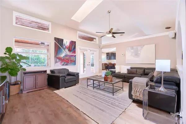 8822 NW 45th St, Coral Springs, FL 33065