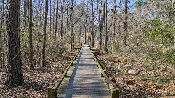 281 Spinnaker CT, Lexington, NC 27292