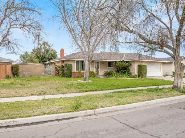 3465 E Lansing WAY, Fresno, CA 93726