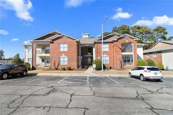 401 Meadowland CT #5, Hope Mills, NC 28348