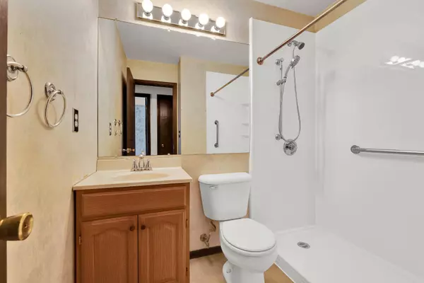 W169N11520 Biscayne Dr Unit 9, Germantown, WI 53022