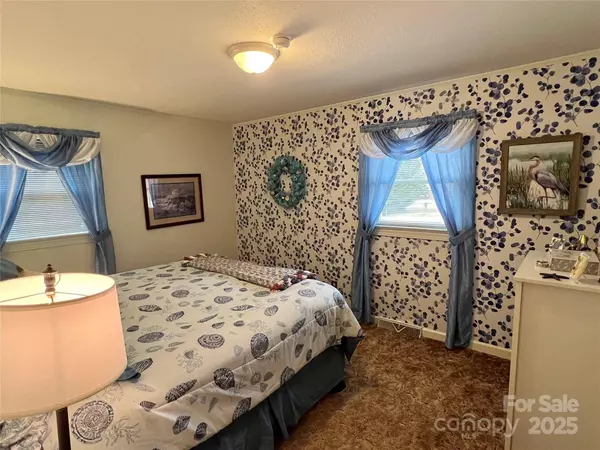 114 S Toria DR, Statesville, NC 28625