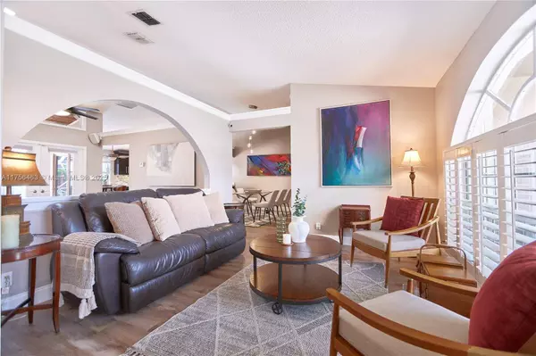 8822 NW 45th St, Coral Springs, FL 33065