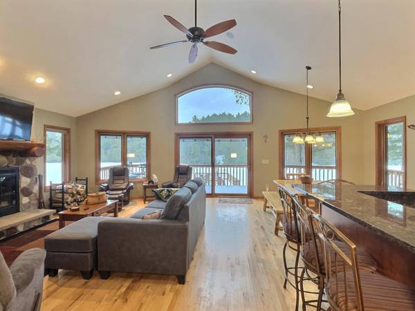 320 MCKINLEY ST E, Eagle River, WI 54521