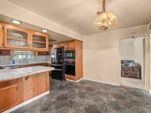 3465 E Lansing WAY, Fresno, CA 93726