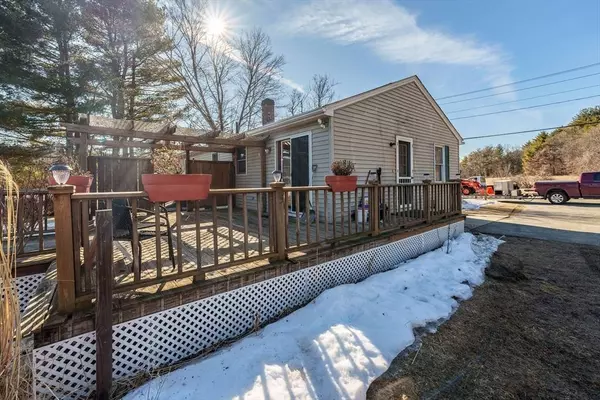 17 Mason St, Palmer, MA 01069