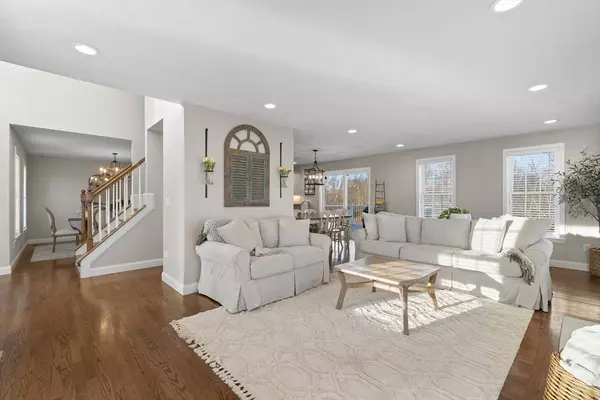 24 Autumn Gate Circle, Millbury, MA 01527