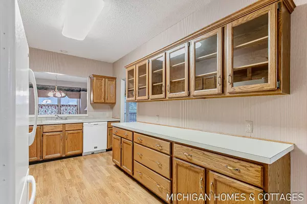 603 Crestview Street, Holland, MI 49423