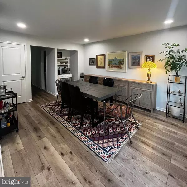 14 GREENSWARD LN, Cherry Hill, NJ 08002