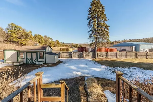 17 Mason St, Palmer, MA 01069