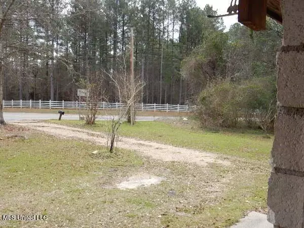 1309 Elks Lake Road, Hattiesburg, MS 39401