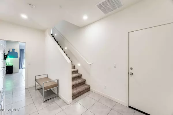 2228 W HARMONT Drive, Phoenix, AZ 85021