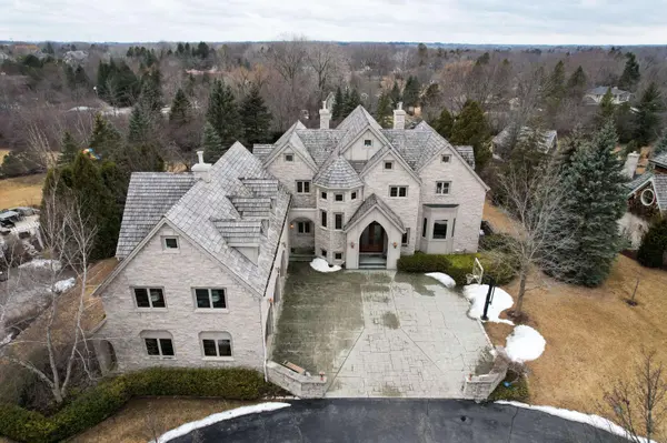 11611 N Canterbury, Mequon, WI 53092