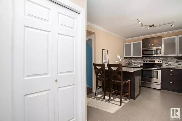 1270 LAKEWOOD RD W NW, Edmonton, AB T6K 3P2