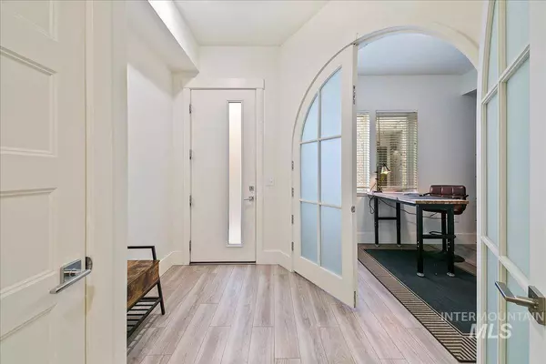 2767 W Stewart Ave, Boise, ID 83702