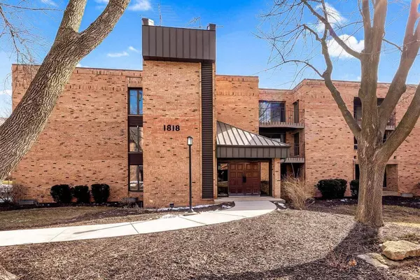 1818 E Shorewood Unit 113, Shorewood, WI 53211