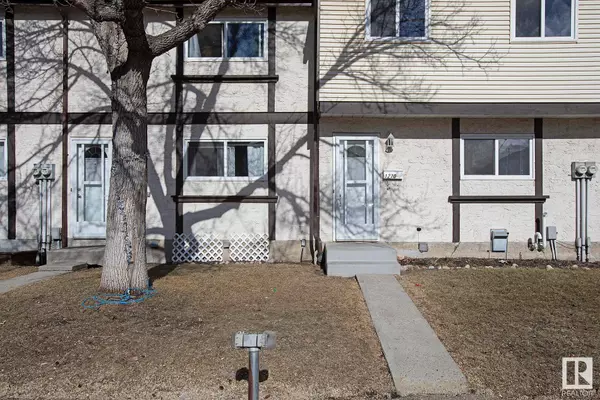 1270 LAKEWOOD RD W NW, Edmonton, AB T6K 3P2