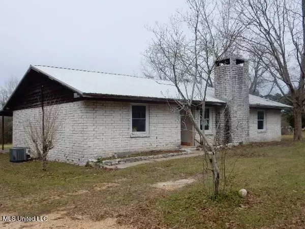 1309 Elks Lake Road, Hattiesburg, MS 39401