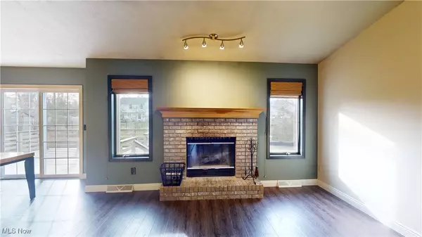 210 Clearwater CV N, Austintown, OH 44515