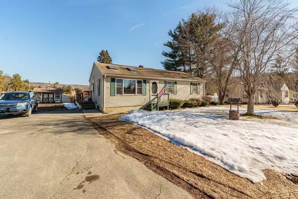 17 Mason St, Palmer, MA 01069