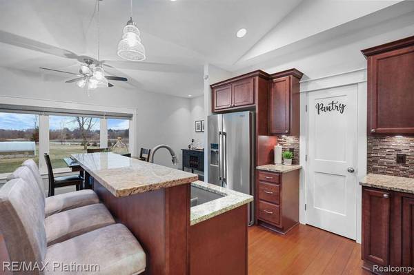 30 CASTLEWOOD Drive, Howell, MI 48855