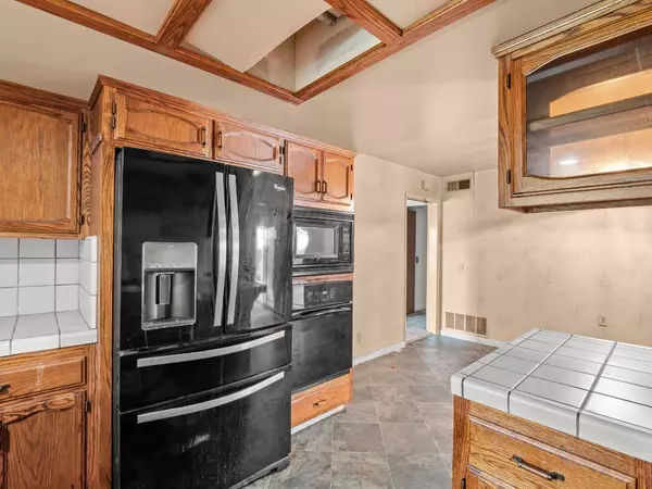 3465 E Lansing WAY, Fresno, CA 93726