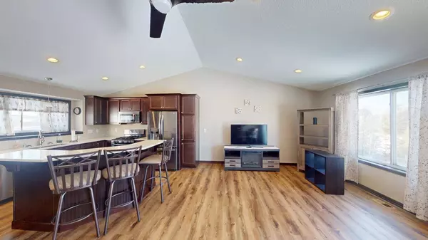 31768 Newport Curve, Lindstrom, MN 55045