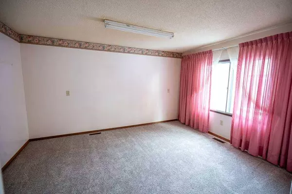 5132 51 ST, Caroline, AB T0M 0M0