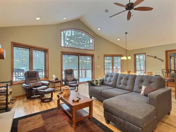 320 MCKINLEY ST E, Eagle River, WI 54521