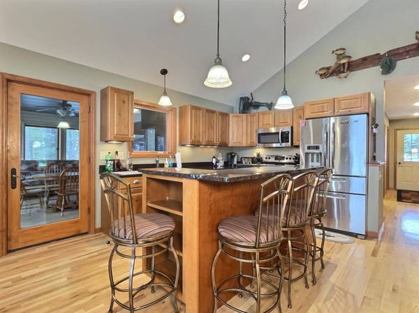 320 MCKINLEY ST E, Eagle River, WI 54521