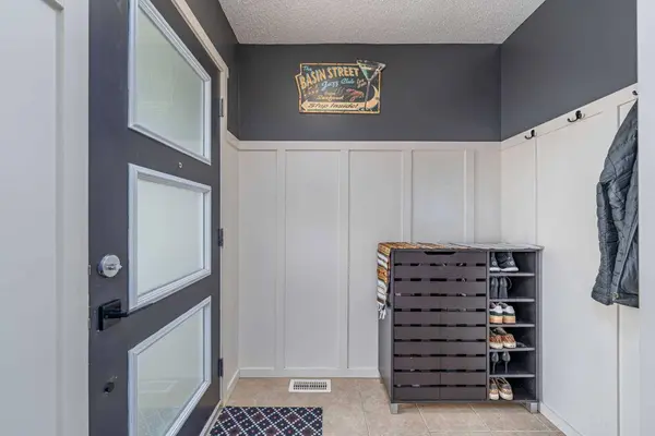 59 Marine DR SE, Calgary, AB T3M 1V9