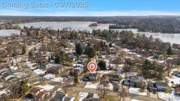 2455 BROWNING Drive, Lake Orion, MI 48360
