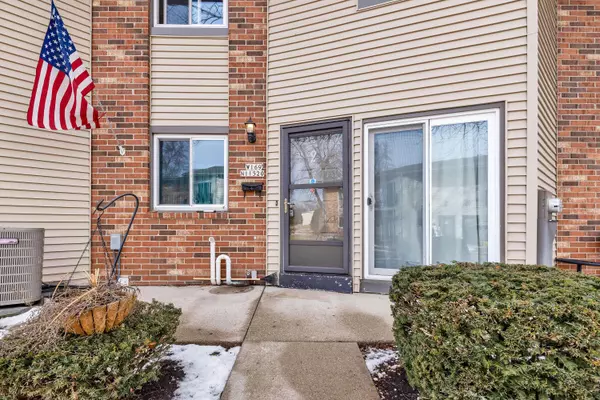 W169N11520 Biscayne Dr Unit 9, Germantown, WI 53022