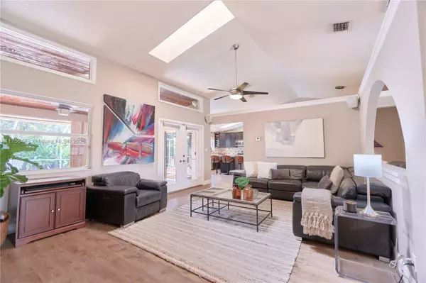 8822 NW 45th St, Coral Springs, FL 33065