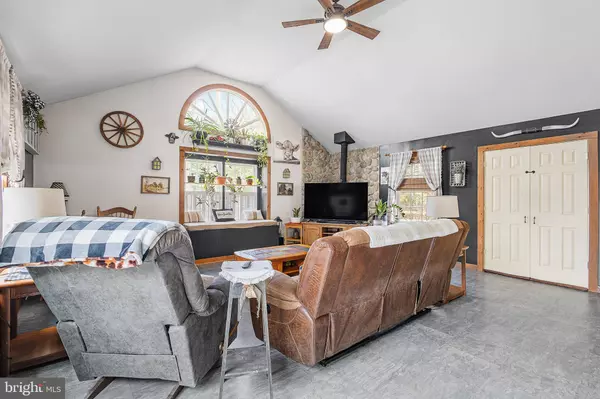 3 HOLLY PARK DR, Tabernacle, NJ 08088