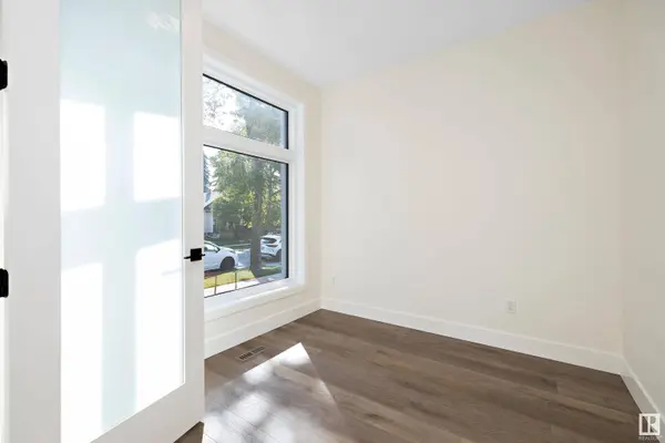 11024 129 ST NW, Edmonton, AB T5M 0Y3