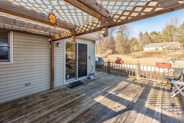 17 Mason St, Palmer, MA 01069