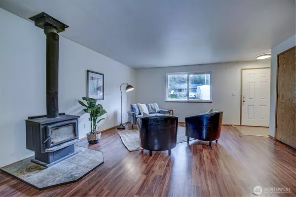 8095 NE Seawind AVE, Poulsbo, WA 98370