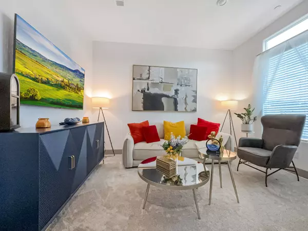 335 E Taylor Avenue, Visalia, CA 93291