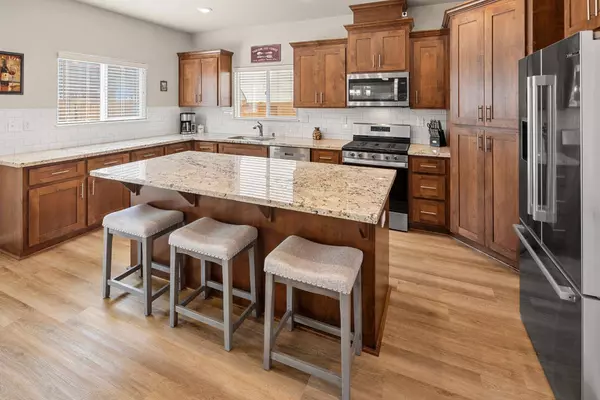 904 Avalon DR, Ione, CA 95640