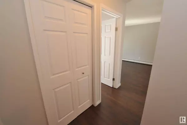 #202 10617 107 ST NW, Edmonton, AB T5H 2Y8