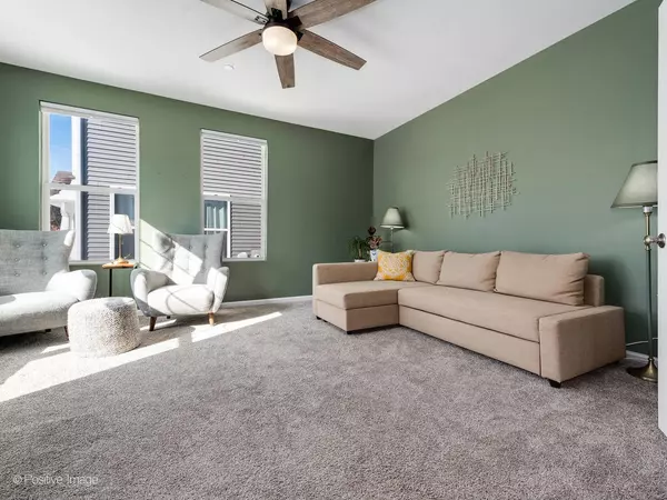 2717 Lily LN, Rolling Meadows, IL 60008