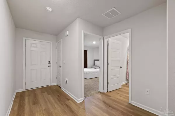 9668 Angel Oak Dr, Pensacola, FL 32526